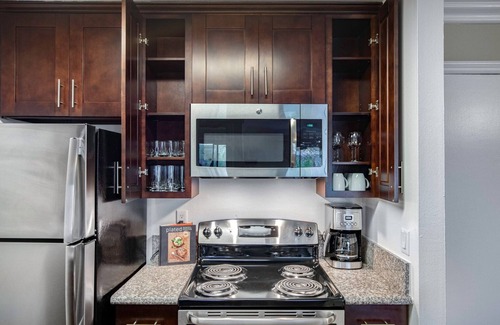 Palms Apartment | Sleek Westside 1BR w/Pool, Gym, Bball & Tennis Courts, by Blueground