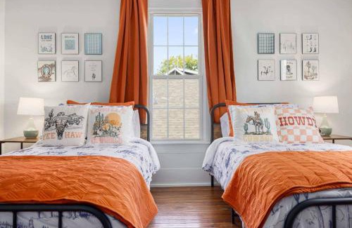 Bristol House | Sleep 10 * in this historic home in state streets