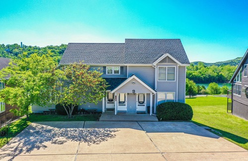 Holiday Island Condo | Sleep 11 comfortably, summer calendar booking fast! Walk to lake & marina!