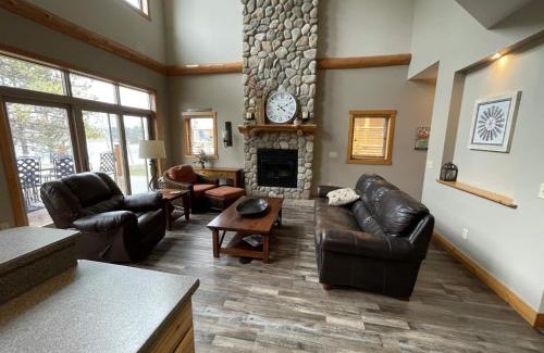 McGregor House | Sleep 12-big Sandy Lodge Resort-lakefront-luxury