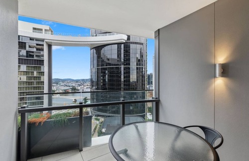 Brisbane Central Business District Apartment | Sleep 4 | Balcony Gym Pool | Connect to Casino