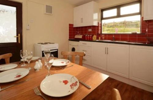 Ardara House | Sleep 6 Cottage -PetsOK SelfCheck-In FreeParking