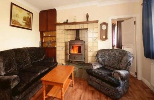 Ardara House | Sleep 6 Cottage -PetsOK SelfCheck-In FreeParking