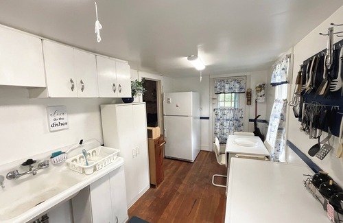 Idlewild Cabin | Sleep 6, Lakeview Cottage with private beach, boat dock & spectacular views.