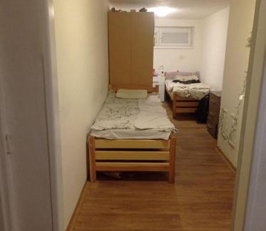 Velke Popovice Hostel | Sleep & Go Czech Republic - Velké Popovice
