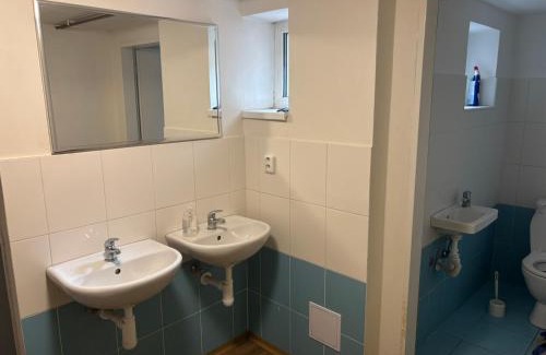 Velke Popovice Hostel | Sleep & Go Czech Republic - Velké Popovice