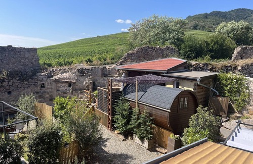 Dambach-la-Ville House | Sleep in a barrel, romantic decoration