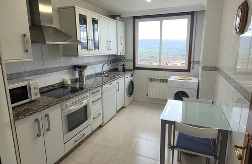 Maceda Apartment | Sleep in Maceda with spectacular views 20 min from Ribeira Sacra