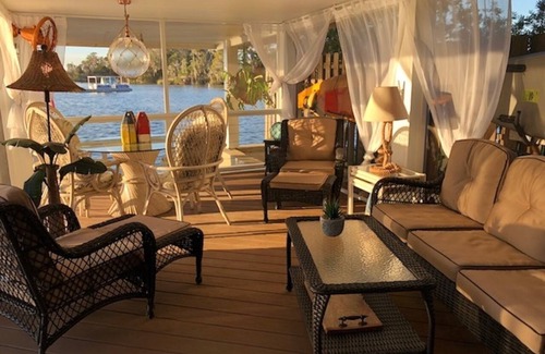 Springs at Kings Bay Apartment | Sleep in Our Boathouse, Wake up With Manatee