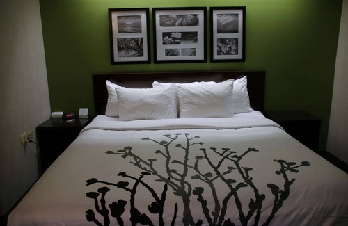 Lake Bluff Hotel | Sleep Inn near Great Lakes Naval Base