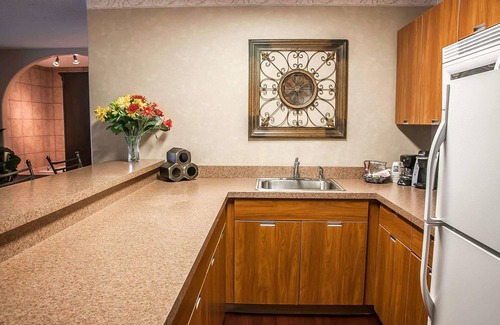 Minot Hotel | Sleep Inn & Suites Conference Center and Water Park