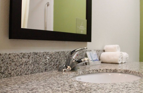 Fort Scott Hotel | Sleep Inn & Suites Fort Scott