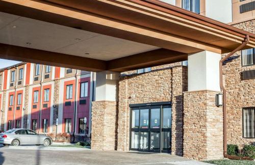 Liberty Hotel | Sleep Inn & Suites Indoor Waterpark