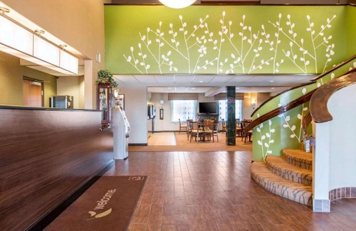 Toledo Hotel | Sleep Inn & Suites Oregon - Toledo