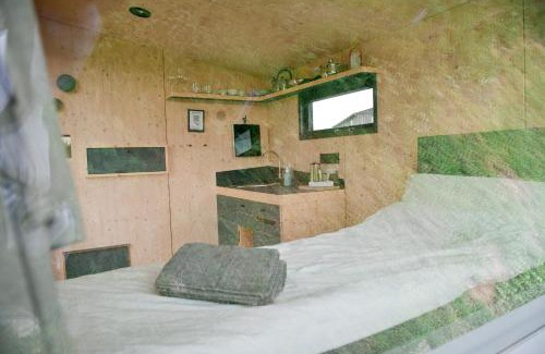 Kuhndorf House | Sleep Space 2 - Green Tiny Spot Dolmar