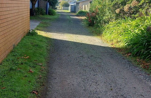 Toora House | sleep up to 8 great family home with back yard shop across the road