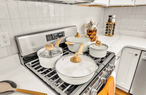Brookfield House | Sleep10 + Brew Bar + Game RM + Walk2Train to CHI + Pets + 1 MI to Brookfield Zoo