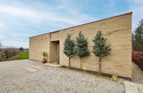 Potter Brompton House | Sleeper Cottage