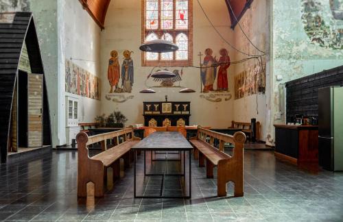 Kaaskerke House | Sleeping in a Church - Bed & Bar Tolomeus