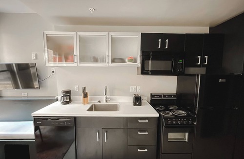 Downtown Springfield Apartment | Sleepover Amazing 1BD/1BA + Gym - Downtown Springfield