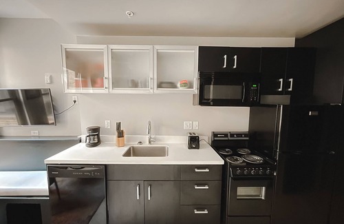 Downtown Springfield Apartment | Sleepover: Amazing Studio - Downtown Springfield