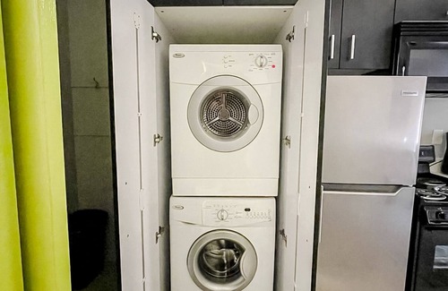 Downtown Springfield Apartment | Sleepover: Amazing Studio - Downtown Springfield