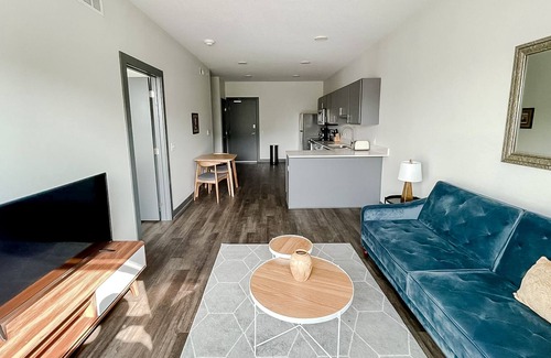 Des Moines Apartment | Sleepover: Dashing 1BD/1BA + High Ceilings - Des Moines