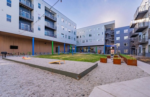 NoDo District Apartment | Sleepover: Desirable 1BD/1BA + Gym- Downtown Omahan