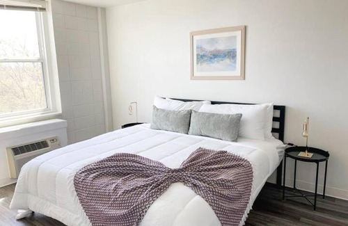 Corryville Apartment | Sleepover Downtown Cincinnati 1BD 1BA Apartments