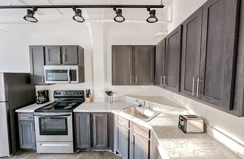 Downtown Wichita Apartment | Sleepover: Elite Studio + Parking - Wichita