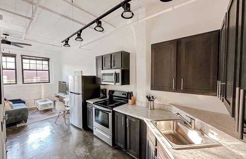 Downtown Wichita Apartment | Sleepover: Elite Studio + Parking - Wichita