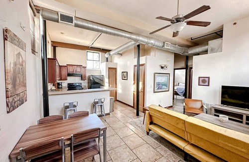 Springfield Apartment | Sleepover: Ideal 2BD/1BA Condo Downtown Springfield