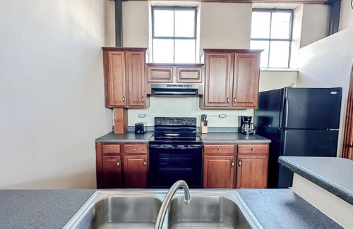 West Central Apartment | Sleepover: Stylish 2BD/1BA Condo- Downtown Springfield
