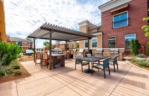 Oklahoma City Apartment | Sleepover: Vivid 1BD/1BA + Gym & Pool - OKC