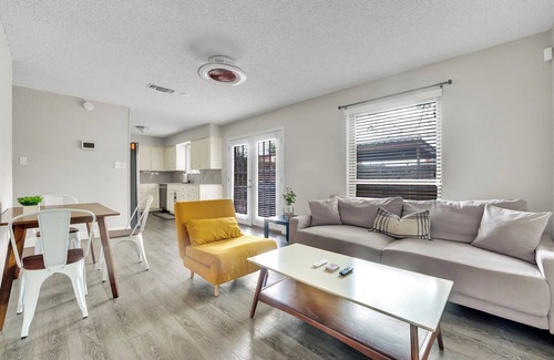 West Arlington House | Sleeps 16 Budget-Friendly Spacious Haven