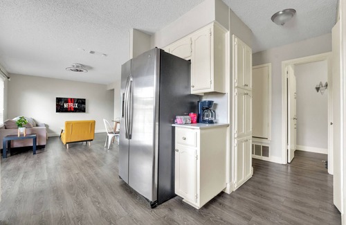 West Arlington House | Sleeps 16 Budget-Friendly Spacious Haven
