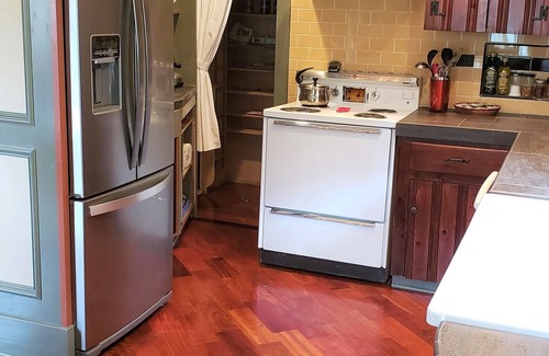 Lambertville House | Sleeps 10 - 3 bedroom house all to yourself
