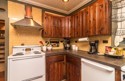 Lambertville House | Sleeps 10 - 3 bedroom house all to yourself
