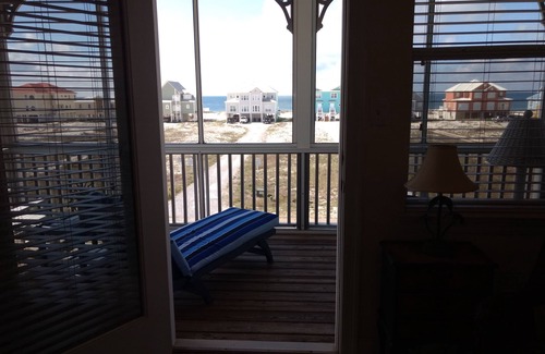 Morgantown House | Sleeps 10, 3 King/2 Bunks, Steps to Beach, Full Week Discount, Pickleball Court
