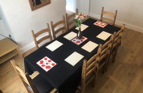 Rhiwbryfdir House | Sleeps 10 5 bedroom town house 3 miles from Zip World