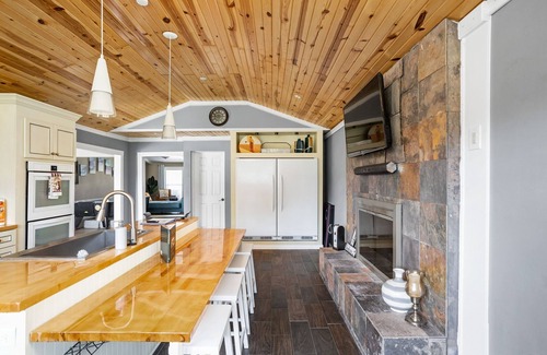 Westfield House | Sleeps 10+/Batting Cage/Theater!