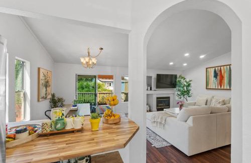 Southwestern Sacramento House | Sleeps 10 Elegant Retreat Hot Tub, Games,Golf