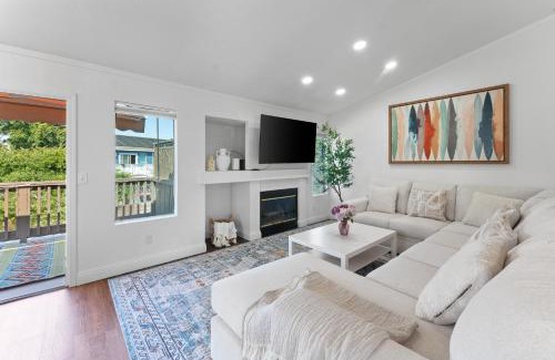 Southwestern Sacramento House | Sleeps 10 Elegant Retreat Hot Tub, Games,Golf