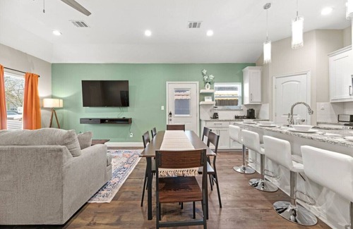 Fort Worth House | Sleeps 10+KingBed+Backyard+Stockyards+Free Parking