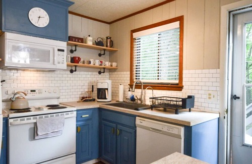 Albrightsville House | Sleeps 10|Lakes|Pools|Kayak|Hot Tub|Game Rm