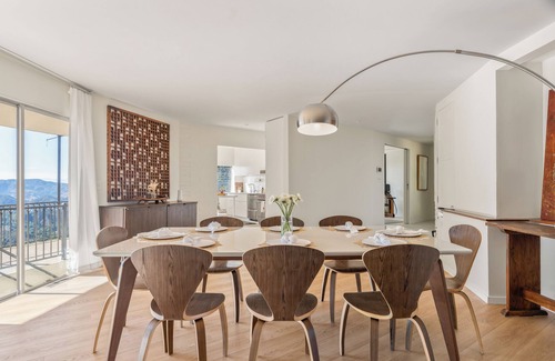 Malibu House | Sleeps 10, Luxe 2 Homes Malibu Hills Retreat | Cielo Estate by AvantStay