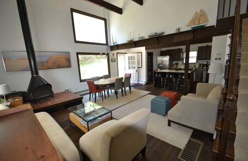 Edgartown House | Sleeps 10+ New reno in 2022 - beautiful patio - 8 Min walk to downtown Edgartown