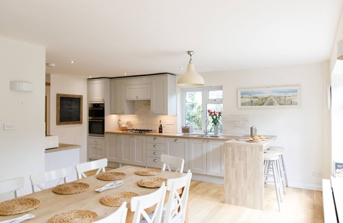 Chichester House | Sleeps 10 plus, parking, wood burner, enclosed garden, WiFi, harbour village.