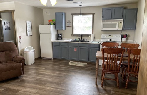Cassville Condo | Sleeps 10(two 5 person units), Pool, Big M Marina, 15 min to Roaring River