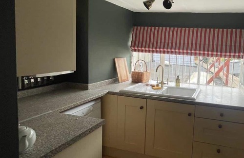 Moreton-in-Marsh Apartment | Sleeps 10 with private garden